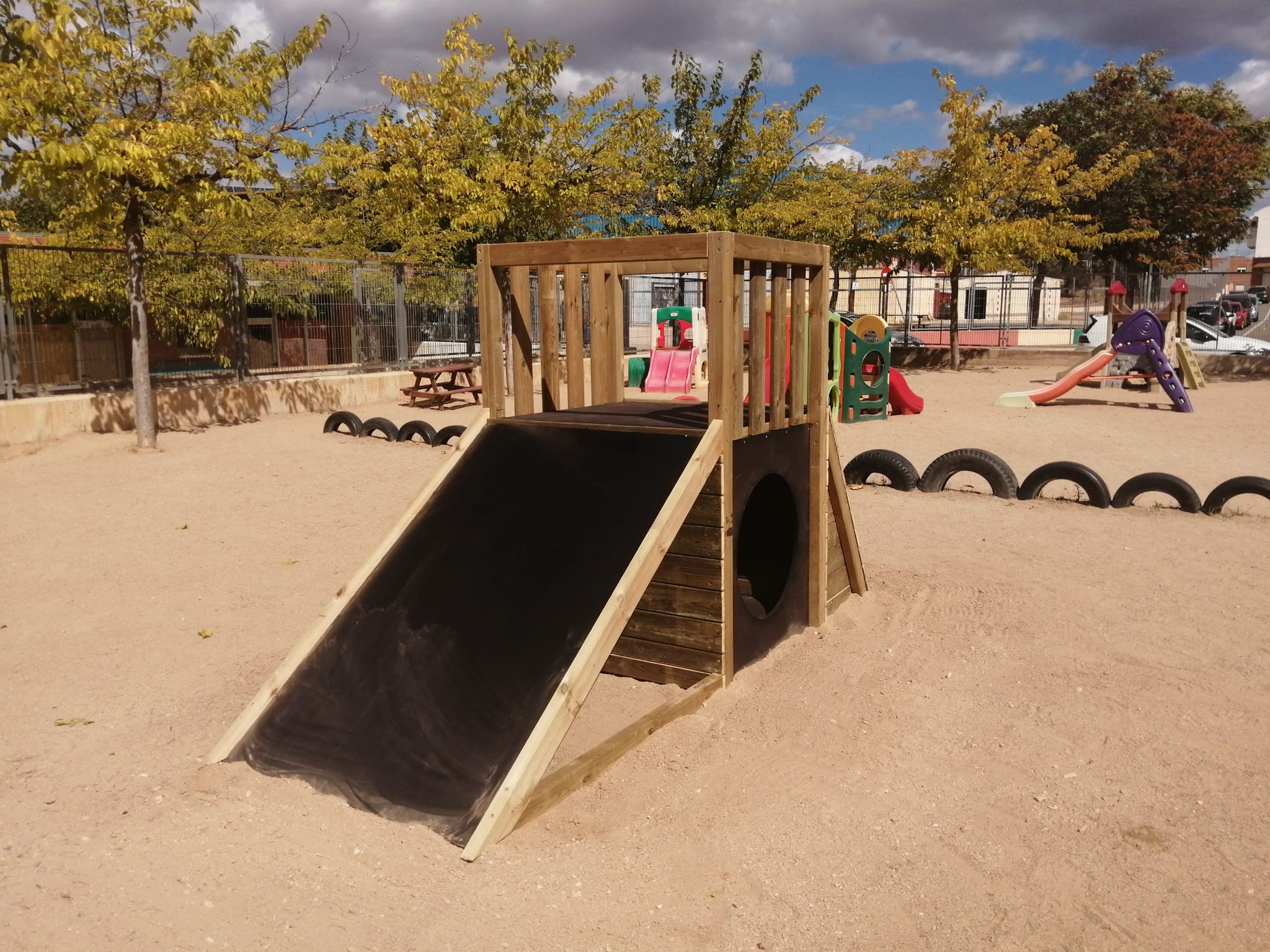 Com crear uns parcs infantils en col·legis homologats i atractius